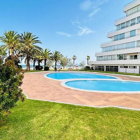 Apartahotel First Linear With Pool, 4 Person With View And Private Parking *