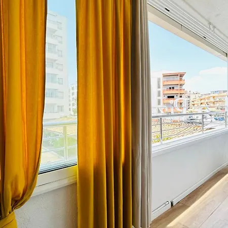 Aparthotel First Linear With Pool, 4 Person With View And Private Parking
