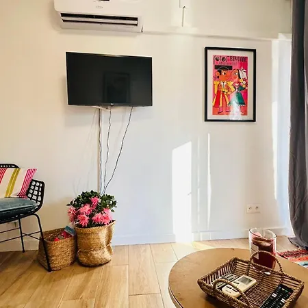 Aparthotel First Linear With Pool, 4 Person With View And Private Parking
